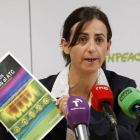 La responsable de la campaña antinuclear, Raquel Montón durante la rueda de prensa de Greenpeace para alertar de los riesgos del transporte de residuos nucleares hasta el ATC para los habitantes de 216 municipios-Ical