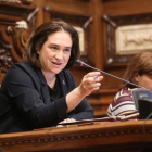 Ada Colau en el pleno municipal.-DANNY CAMINAL