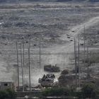 Un vehículo militar egipcio vigila la frontera entre Egipto y la Franja de Gaza, en el paso de Rafah.-EFE / ARCHIVO