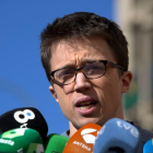 Iñigo Errejón tras la reunión sobre propuestas de documentos políticos, celebrada a puerta cerrada.-DAVID CASTRO