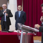 Delgado, Salazar y Bello escuchan la intervención del rector, Alfonso Murillo.-RAÚL G. OCHOA