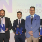 Los tres galardonados junto a José María Leal (Fundación Caja de Burgos), Miguel Ángel Benavente (FAE) y José María Vela (ITCL).-ISRAEL L. MURILLO