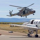Ejercicio simulado de intervención del Ejército en secuestro terrorista en el aeropuerto de Villafría el pasado junio. TOMÁS ALONSO