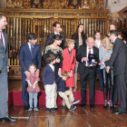 La familia Antolín se retrató con el monarca tras la entrega del premio-ISRAEL L. MURILLO