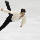 Javier Fernández, en un salto del programa libre.-AP / SERGEI GRITS