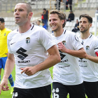 Cervero celebra junto a Beobide y Andrés el gol que consiguió ante Las Palmas Atlético.-ISRAEL L. MURILLO