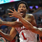 Derrick Rose, el base estrella de los Chicago Bulls, durante un partido contra los Milwaukee Bucks.-Foto: AFP / JONATHAN DANIEL