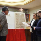 Baudilio Fernández-Mardomingo, Ana Carmen Pascual y Marcos Peña, ayer, en Briviesca.-G.G.