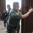 Agentes fronterizos estadounidenses en la frontera con México.-AFP