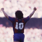 Maradona, en su debut con el Barça.-