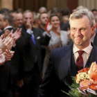Norbert Hofer, el candidato presidencial del FPÖ, aplaudido en el último acto de campaña en Viena, el 2 de diciembre.-AP / RONALD ZAK