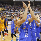 López celebra con la afición la victoria conseguida frente al Gran Canaria.-SANTI OTERO