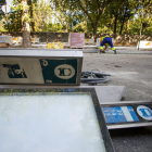 Trabajos de remodelación de las paradas accesibles de autobús en la calle Comendadores, frente al Hospital Militar. TOMÁS ALONSO