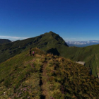 La cima de Castro Valnera es la meta de un recorrido que aspira a convertirse en referente turístico para la provincia.-A.F.I.
