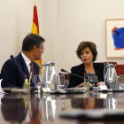 Rafael Catalá y Soraya Sáenz de Santamaría, en la Moncloa.-/ CESAR P SENDRA (EFE)