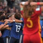 Pujadas se lamenta mientras la japonesa Miyazawa celebra su gol en la final del Mundial sub-20.-LOIC VENANCE (AFP)