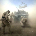 Soldados americanos en Afganistán, durante una operación realizada en el 2004.-AP / DAVID P. GILKEY