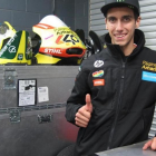 Àlex Rins, esperanzado hoy en su box de Australia.-EMILIO PÉREZ DE ROZAS / Enviado especial