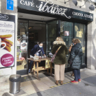 Desde el mes de febrero, el último sin la presencia del coronavirus, han ingresado al paro 2.991 personas, el 58% en el sector servicios. ISRAEL L. MURILLO