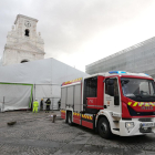 Imagen de la intervención de Bomberos en la plaza de San Juan.-A.M.
