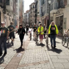 Miembros de Imagina a su paso por la calle San Juan.-ECB