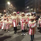 Multitud de personas acudieron disfrazadas al desfile de carnaval de Aranda. L. V.