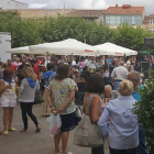 La Plaza Mayor de Villarcayo acoge un sinfín de actividades durante el verano y el trasiego de gente es continuo.-ECB