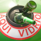 Imagen de un contenedor de vidrio.-ECB