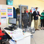 La consejera de Familia, Isabel Blanco, visitó ayer las dependencias de Cruz Roja en Burgos. ECB
