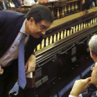 Óscar López conversa con el presidente del Senado, Pío García-Escudero, el pasado 14 de enero.-EFE / FERNANDO ALVARADO