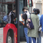 Muchos burgaleses se sorprendieron al descubrir que el autobús ayer era gratuito en todas las rutas.-ISRAEL L. MURILLO