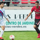 Jairo Izquierdo controla un balón en el choque del play-off de ascenso contra el Mirandés-Jose Esteban Egurrola