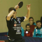 Cazacu devuelve la bola durante un partido.-RAÚL OCHOA