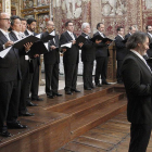 La iglesia del Monasterio de LasHuelgas enmarcó el concierto de Amancio Prada y el Coro de RTVE, en la imagen.-SANTI OTERO