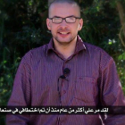 Captura del vídeo difundido por Al Qaeda en Yemen en el que aparece el rehén estadounidense Luke Somers.-Foto: AFP