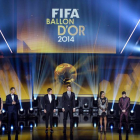 Los nominados al Balón de Oro, la alemana Nadine Kessler, el portugués Cristiano Ronaldo, la estadounidense Abby Wambach, el alemán Manuel Neuer, la brasileña Marta, y el argentino Lionel Messi, participan en la gala del Balón de Oro que se celebra hoy en-Foto: EFE