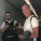 Yanis Varoufakis en el aeropuerto Charles de Gaulle de Paris.-EL PERIÓDICO