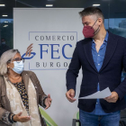 Rosa Niño y Julián Vesga presentaron el portal ‘Burgos en casa’ en la sede de la FEC. SANTI OTERO