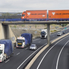 El transporte de mercancías por carretera supone cerca del 95% de la movilidad interior de mercancías. En Burgos y Castilla y León es un sector clave en la economía. / I. L. M.
