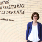 Julia Herrero Albillos delante del Centro Universitario de Defensa-JORGE SIERRA