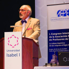 Alfredo Alvar durante su exposición ayer en la Universidad Isabel  I.-ECB