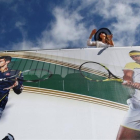 Imágenes de Djokovic y Nadal decoran algunas lonas en el Country Club de Montecarlo.-REUTERS / ERIC GAILLARD