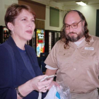 El espía istaelí Jonathan Pollard junto a la misnitrs israelí de Comunicación Limor Livnat, en 1997.-Foto: AP