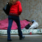 Personas sintecho durmiendo en las calles de Buenos Aires, Argentina.-REUTERS