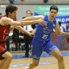 Goran Huskic busca línea de pase.-SANTI OTERO