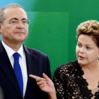 Dilma Rousseff, junto al presidente del Senado Renan Calheiros, investigado en el 'caso Petrobras'.-Foto:   AFP / EVARISTO SA