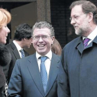 Esperanza Aguirre, Francisco Granados y Mariano Rajoy, en febrero del 2010, mucho antes de que el segundo fuese imputado por varios delitos.-DAVID CASTRO