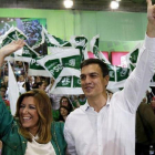 Susana Díaz y Pedro Sánchez, en un acto de la campaña electoral andaluza, el pasado 20 de marzo, en Sevilla.-REUTERS / MARCELO DEL POZO