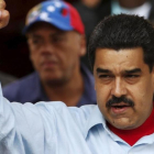 Maduro gesticula durante una manifestación contra la ley de amnistía, en el Palacio de Miraflores, en Caracas, el 7 de abril.-REUTERS / CARLOS GARCIA RAWLINS