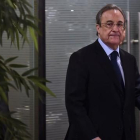 Florentino Pérez, en su comparecencia en el estadio Bernabéu.-AFP / PIERRE-PHILIPPE MARCOU